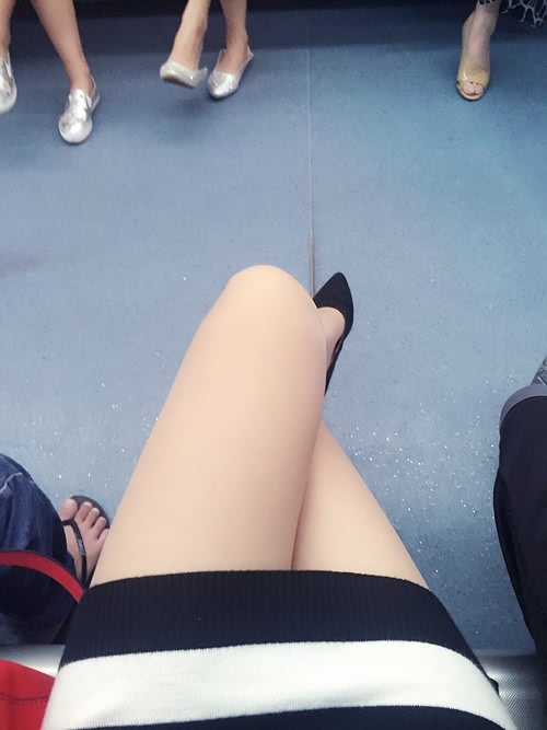 【晒腿】地铁上的丝袜诱惑(图4)_来自妖米青的桃子的自拍私房照分享