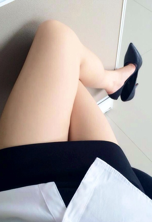 【晒腿】黑丝光腿，哪个更美？(图2)_来自玛嘉的自拍私房照分享