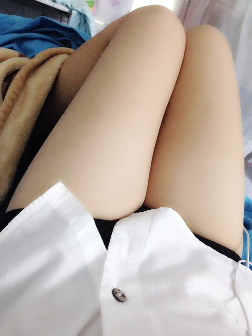 【晒】腿和白衬衫（刚刚删掉了）_来自如何是好的自拍私房照分享