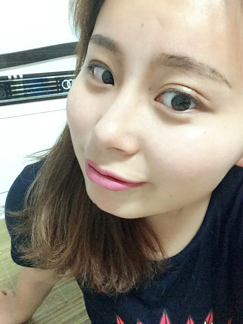 有照片！女_来自红色大衣的自拍私房照分享