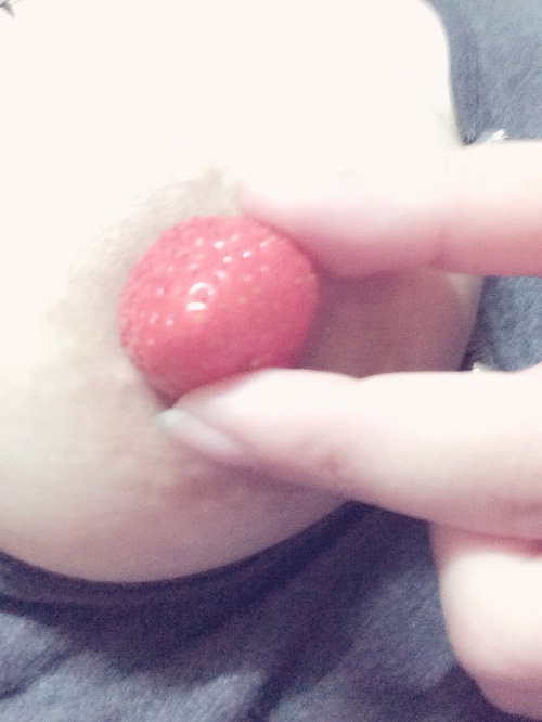 吃草莓吗_来自[已注销]的自拍私房照分享