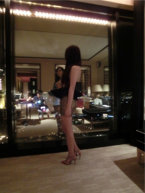 【晒】小金短裙，裸腿_来自蔓蒂的自拍私房照分享