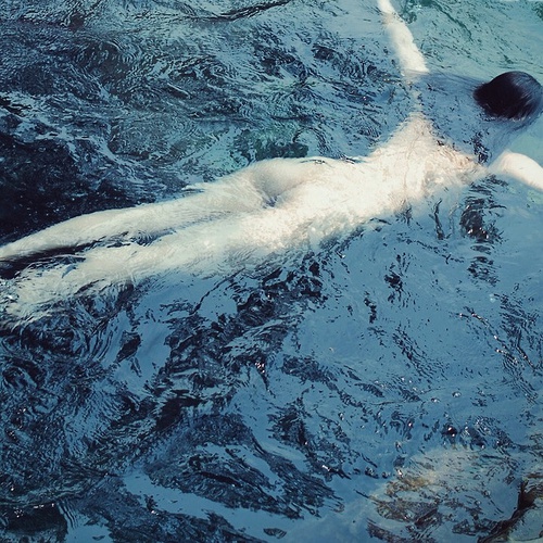 【晒】裸泳_来自可以吸的CC的自拍私房照分享