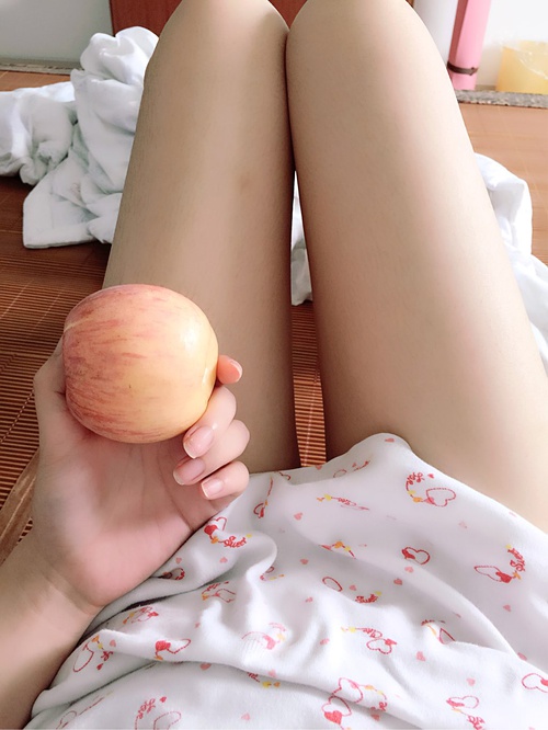【晒】吃苹果不。_来自瞅啥瞅！的自拍私房照分享