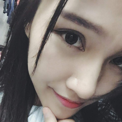 想找个人一起看电影。_来自小猫在篮子里的自拍私房照分享