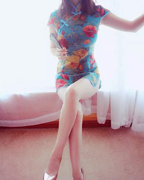 新买的旗袍，穿起来还可以吧？(图4)_来自妮妮的自拍私房照分享